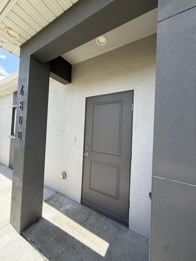 Building Photo - 4800 15th St SW