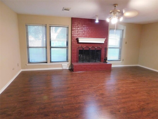 Building Photo - 2711 River Birch Dr