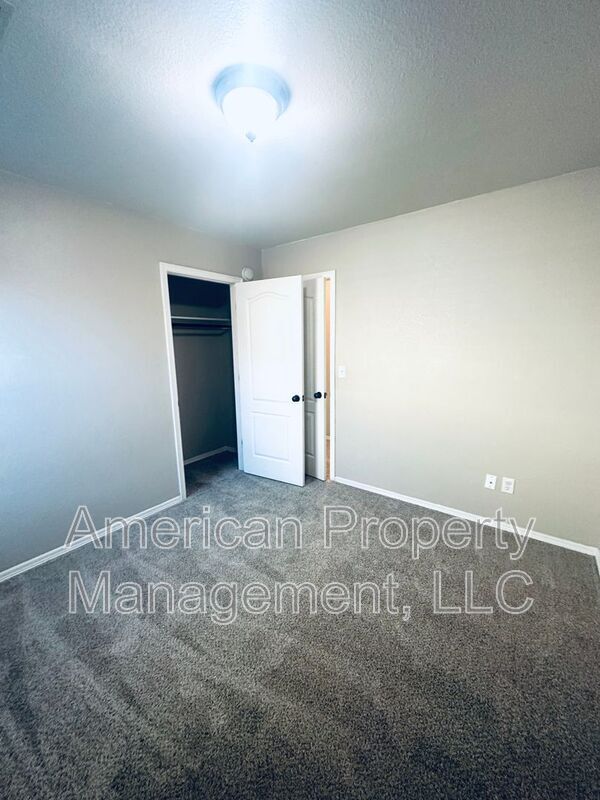 Building Photo - 2832 S 138th E Ave