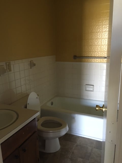 Building Photo - 1003 Henry St