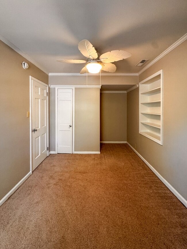 Building Photo - Beautiful Tri Level Home in Vanstory Hills