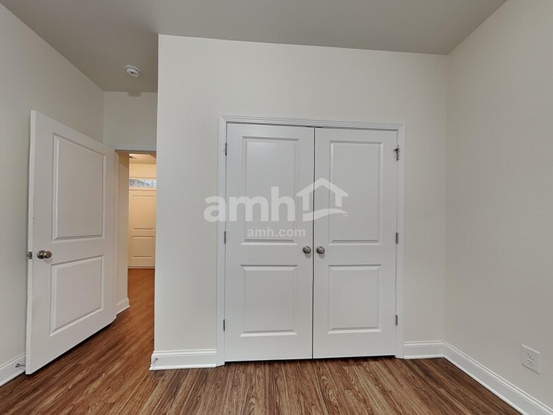 Building Photo - 231 Lake End Dr