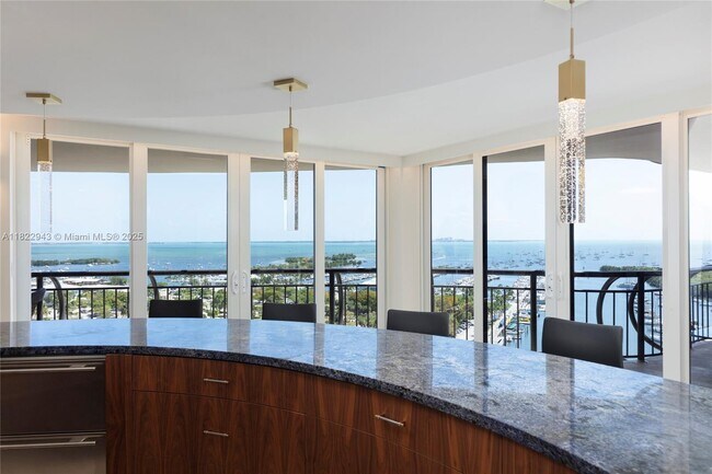 Building Photo - 2843 S Bayshore Dr