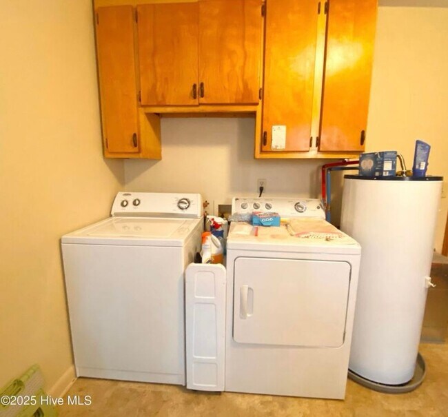 Building Photo - ***MOVE-IN SPECIAL*** $500 OFF OF YOUR FIRST MONTH'S RENT AND APPLICATION FEES WAIVED UPON APPROV...