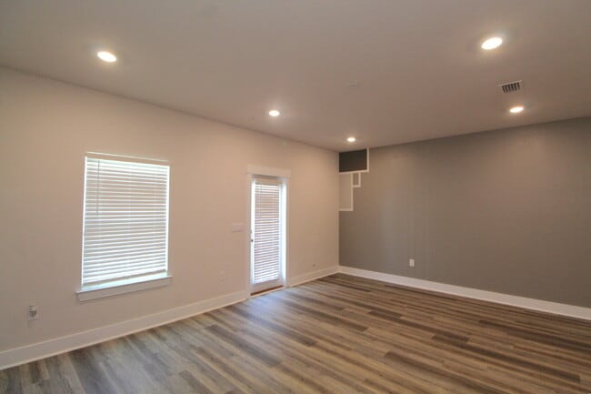 Building Photo - Nature Creek 3BD Townhome w/ Garage, Pool ...