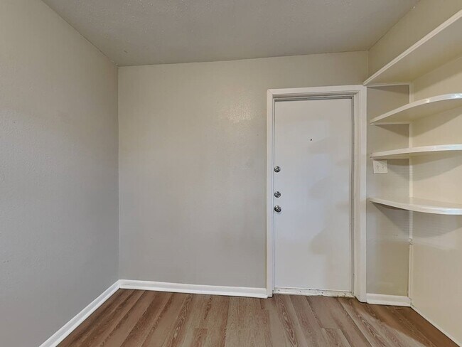 Building Photo - 743 S Iowa Ave