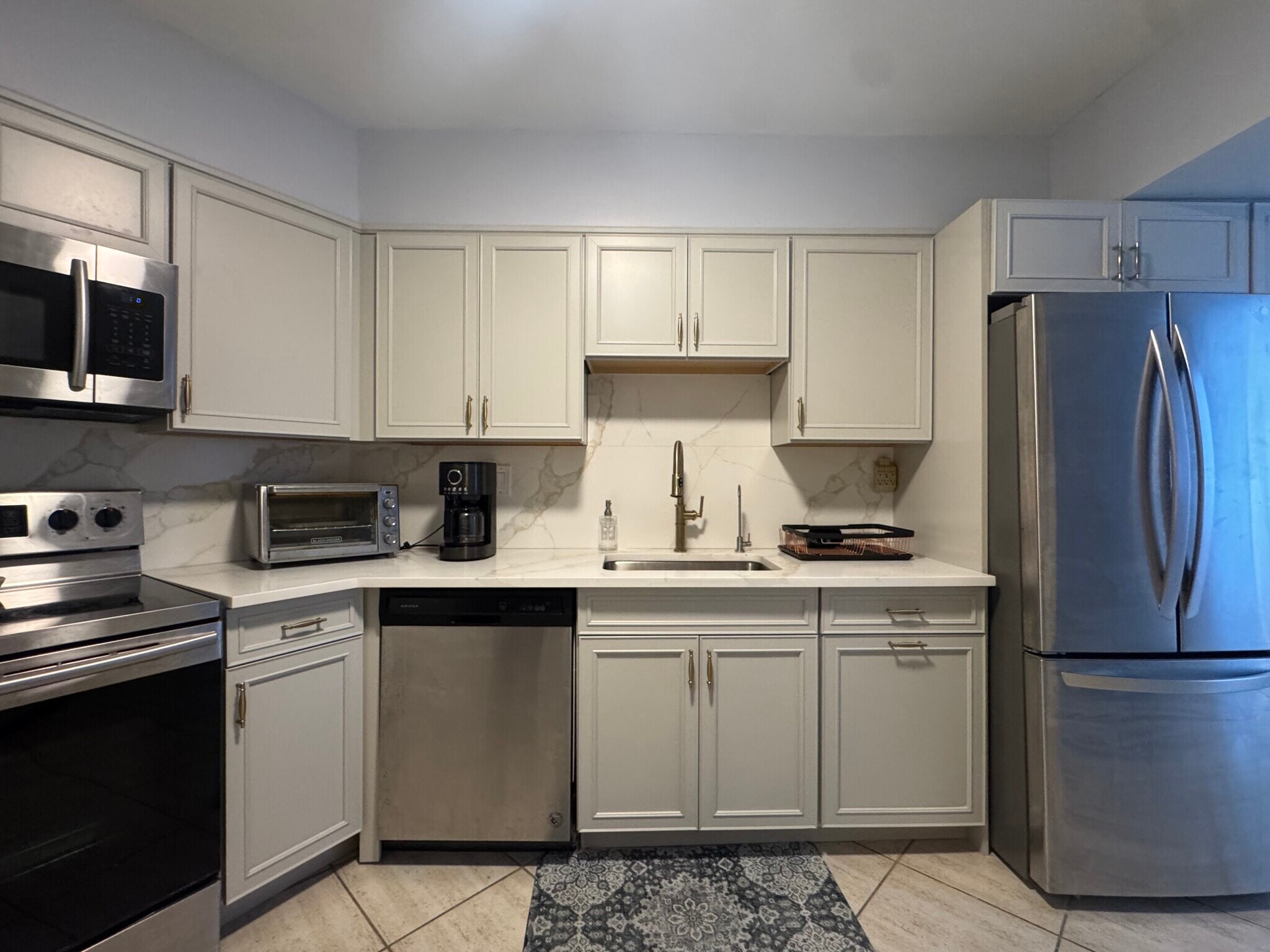 Building Photo - 3725 S Ocean Dr