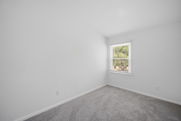 Building Photo - 748 Creekside Cres