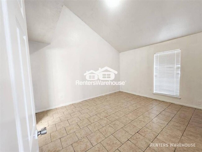 Building Photo - Renovated 3 bedroom, 2 bath townhome avail...