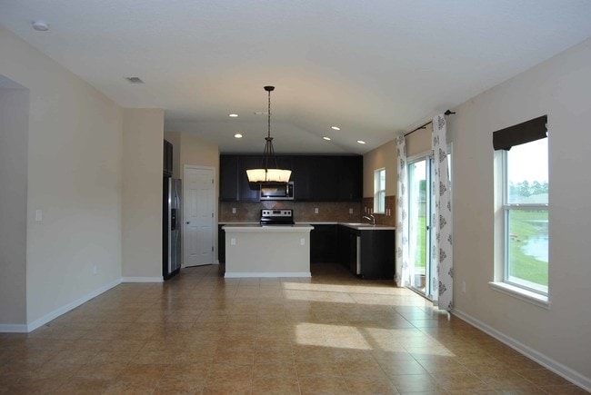 Building Photo - On the Pond in Timber Creek!