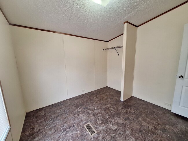 Building Photo - 1134 Kelly Dr