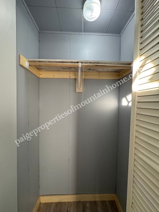 Building Photo - Charming 3-Bedroom Home