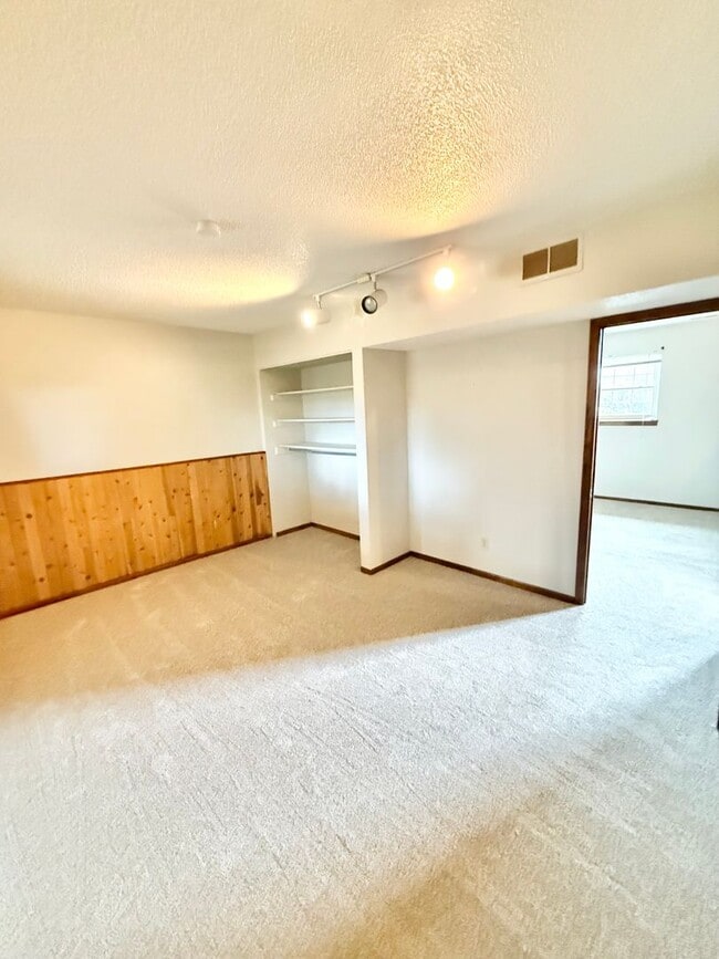 Building Photo - 6515 Flintridge Dr