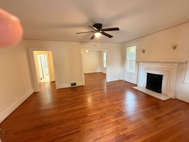Building Photo - 1609-1609 Hollywood Dr