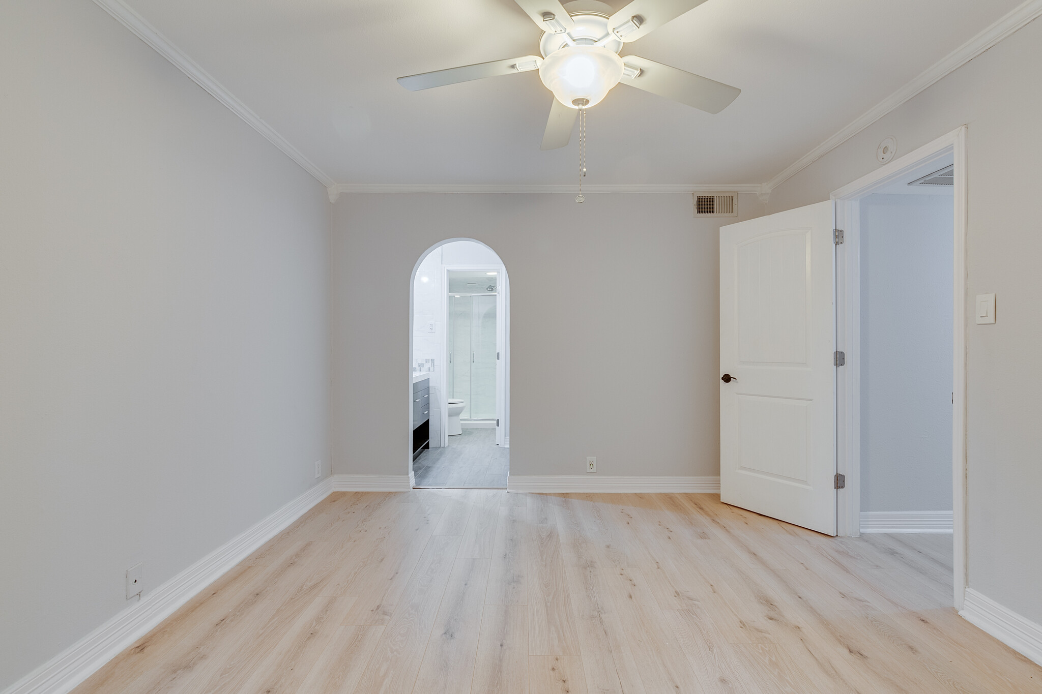 Master Bedroom/Bath - 4023 Wycliff Ave