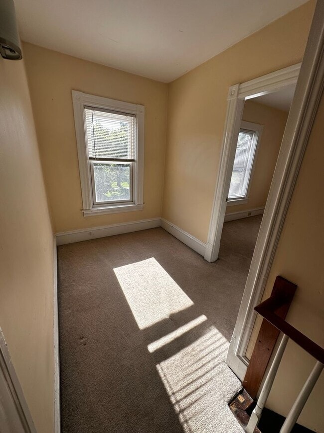 Building Photo - Newly Renovated 5 bedroom - Available June...