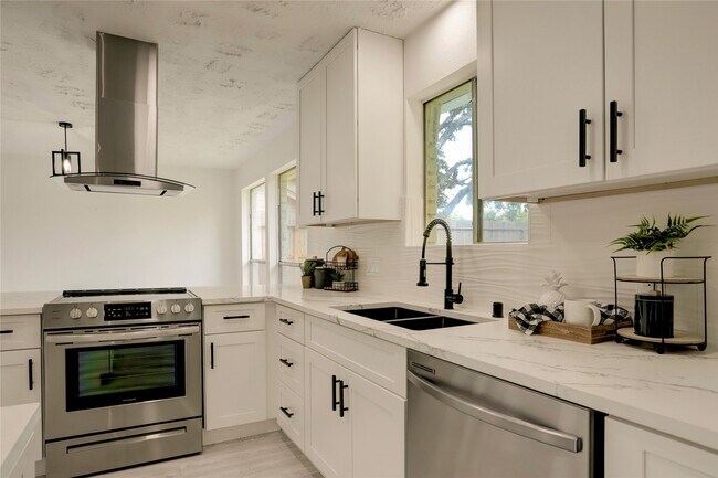 Building Photo - 7926 Windy Creek Dr