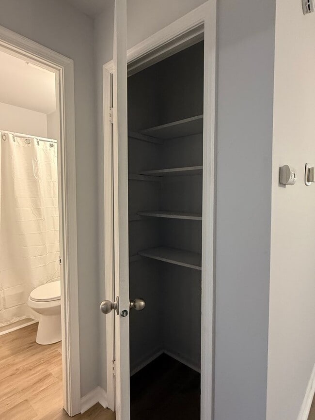 Building Photo - Newly Updated 2 Bed in Aston