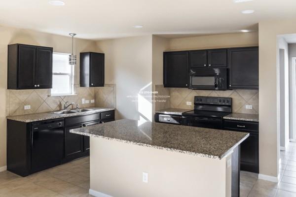 Building Photo - 123 Navidad River Dr
