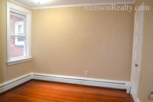 Building Photo - 136 Irving Ave