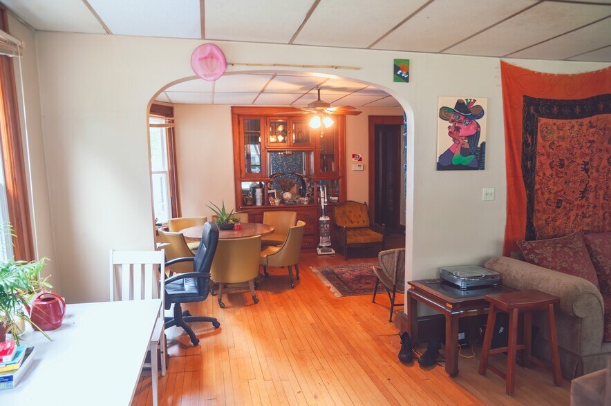 Building Photo - 2837 N Frederick Ave