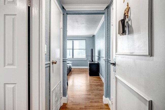 Building Photo - 311 W Ashley St