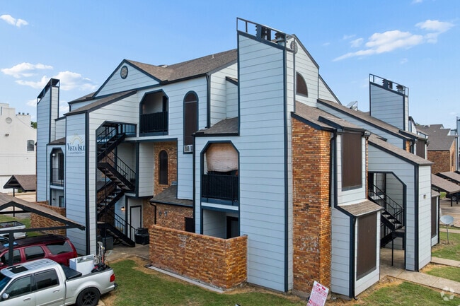 Building Photo - Vista Isle Apartments