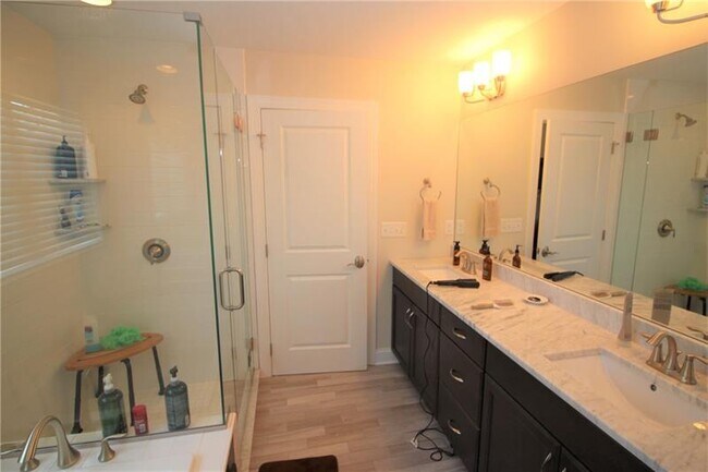 Building Photo - 102 Chapel Harbor Dr