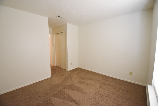 Building Photo - 3 Bedroom House with Garage in Greenfield