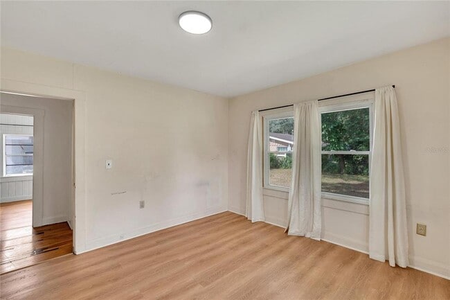 Building Photo - 11718 N Ola Ave