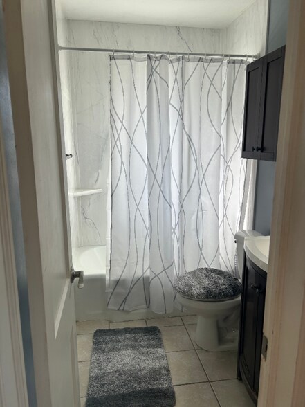 Building Photo - 1841 N Jeanette Ave