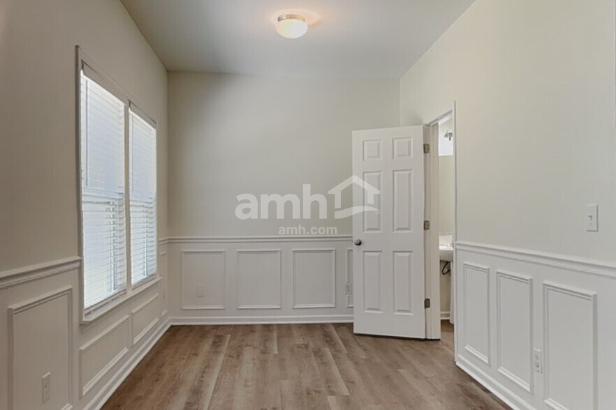 Building Photo - 145 Collenton Ln