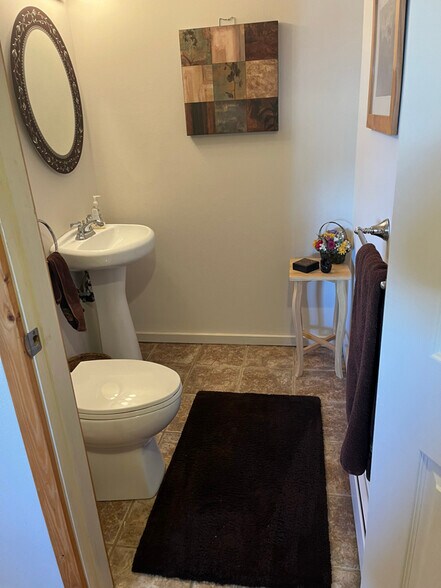 Building Photo - 2240 Hillsdale Cir