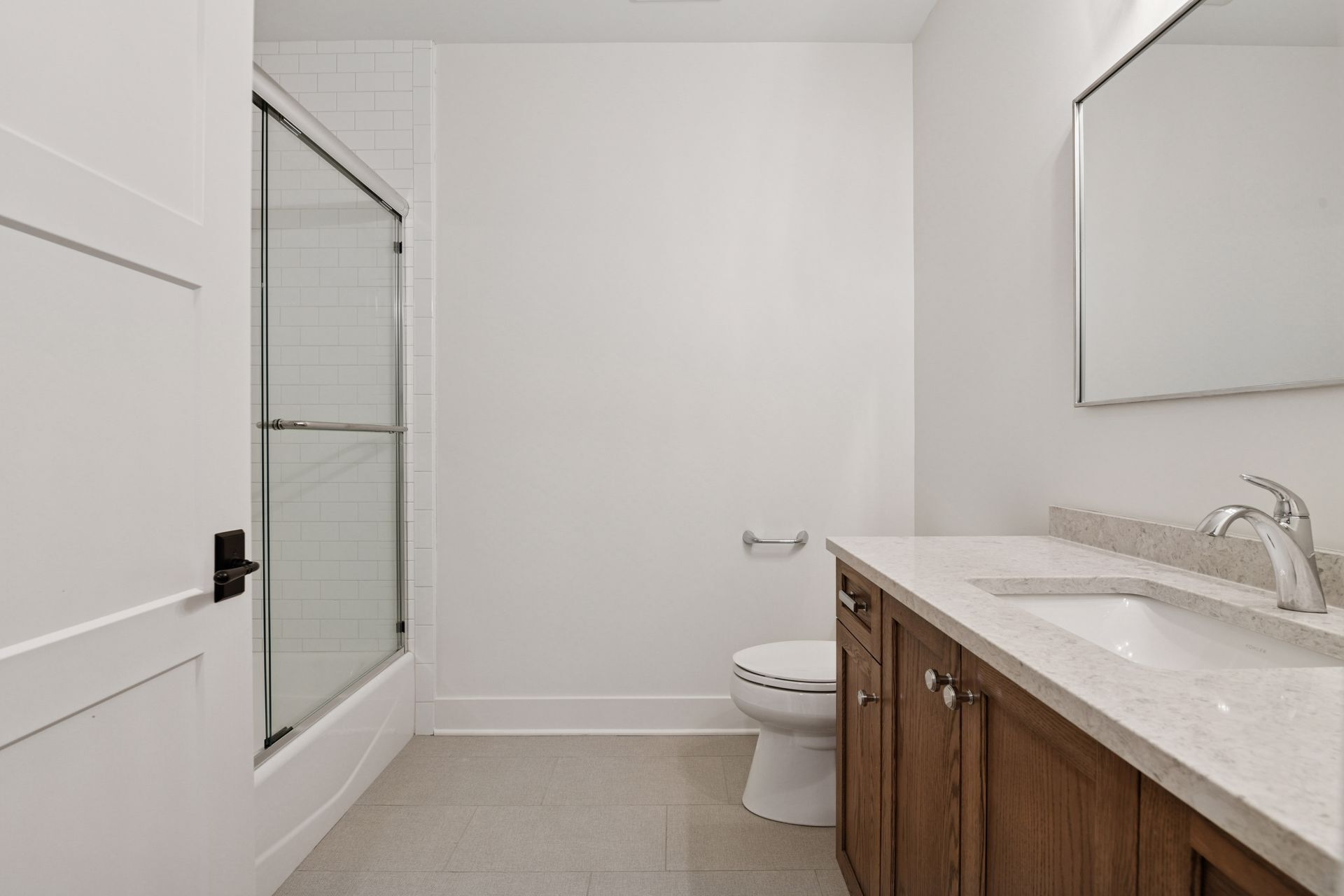 Full bath near the second bedroom suite - 222 Ferndale Rd S