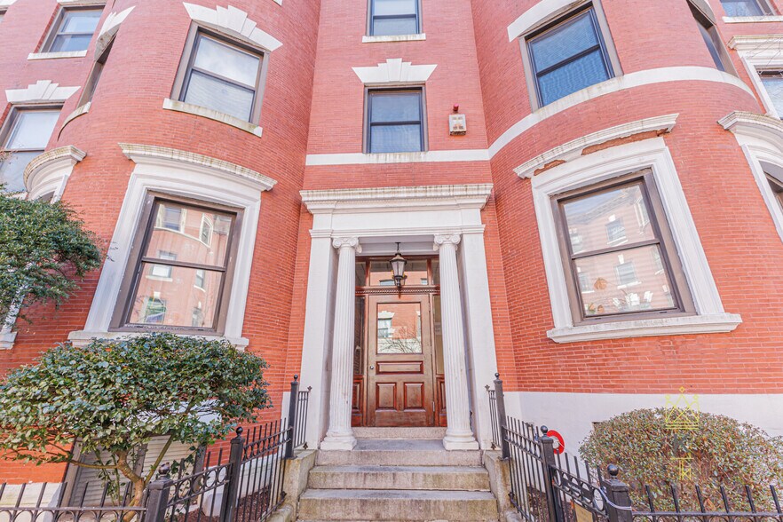 Building Photo - 96 Gainsborough St