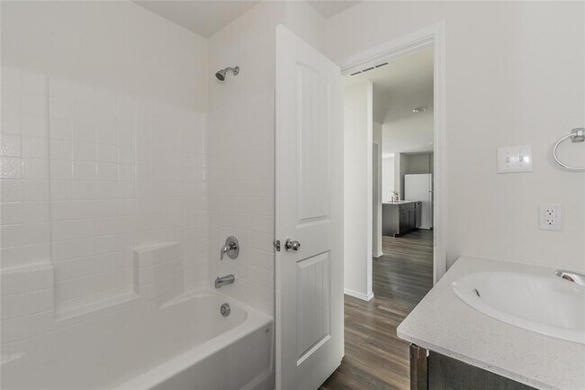 Building Photo - 1705 Avery Pointe Dr