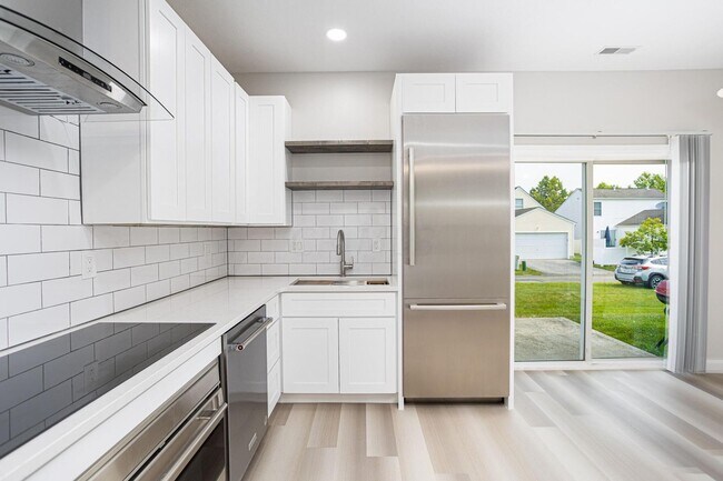 Building Photo - Townes of West Albany