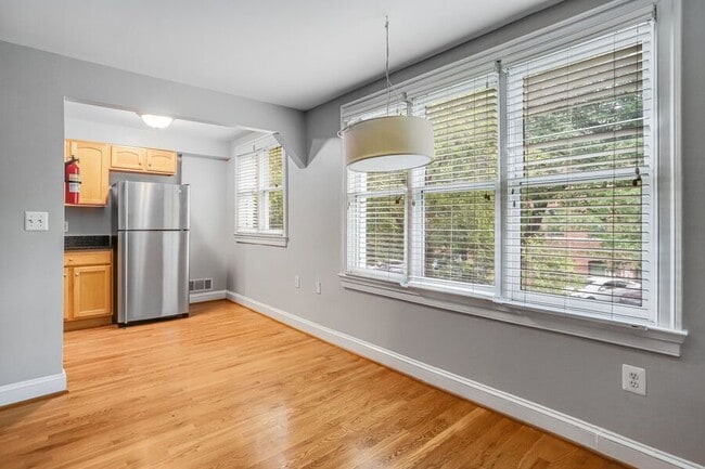 Primary Photo - 752 9th St SE