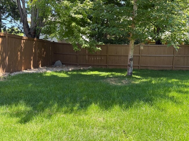 Building Photo - "Luxury Living: Stunning home with marble counter tops & Fireplace!"