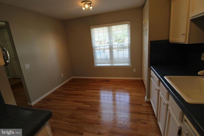 Building Photo - 6055 Meyers Landing Ct