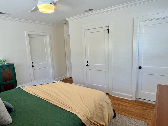 Building Photo - 3/2 Duplex Conveniently Situated in an Established Neighborhood!