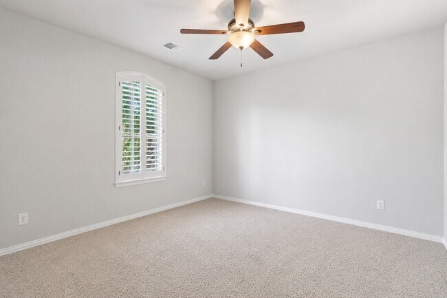 Building Photo - 126 E Cove View Trail