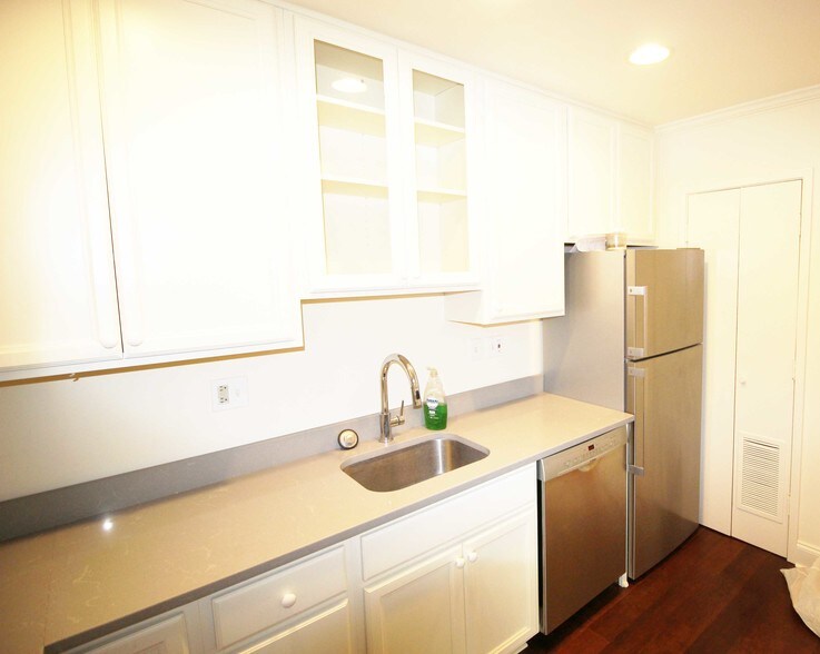 Building Photo - 2511 St Charles Ave