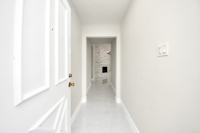 Building Photo - 7403 Shady Arbor Ln