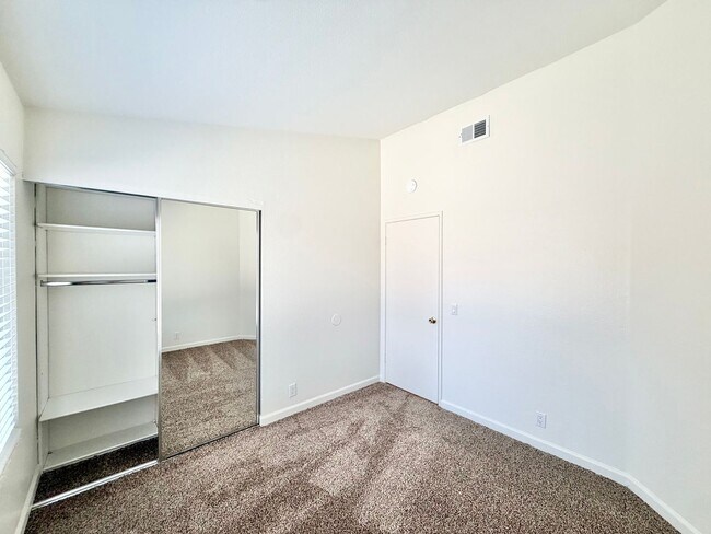 Building Photo - Cul-de-Sac 3 Bedroom 2 Bathroom Home with SOLAR, 3-Car Garage & LARGE Backyard