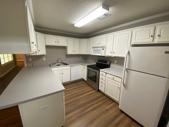 Building Photo - Home for rent in Tuscaloosa! Available to view with a 48 hour notice!