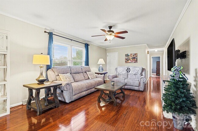 Building Photo - 113 Suncrest Rd