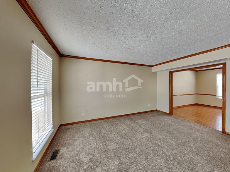 Building Photo - 375 Highbanks Valley Dr