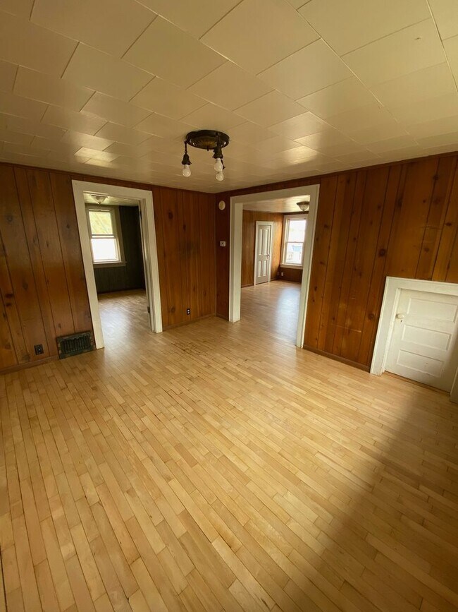 Building Photo - 1207 N Sawyer St