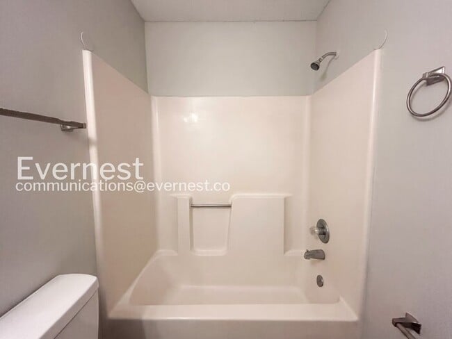 Building Photo - 5859 Shannon Dr